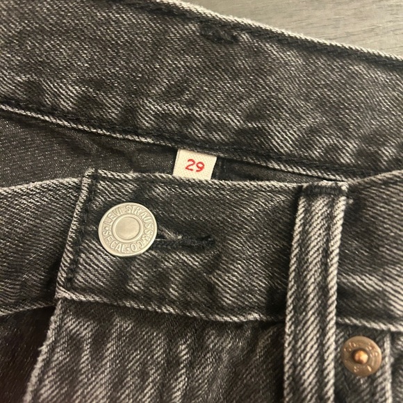 Levi’s distressed High rise Button fly black Charcoal mini Skirt Raw Hem Size 29 - Picture 6 of 6